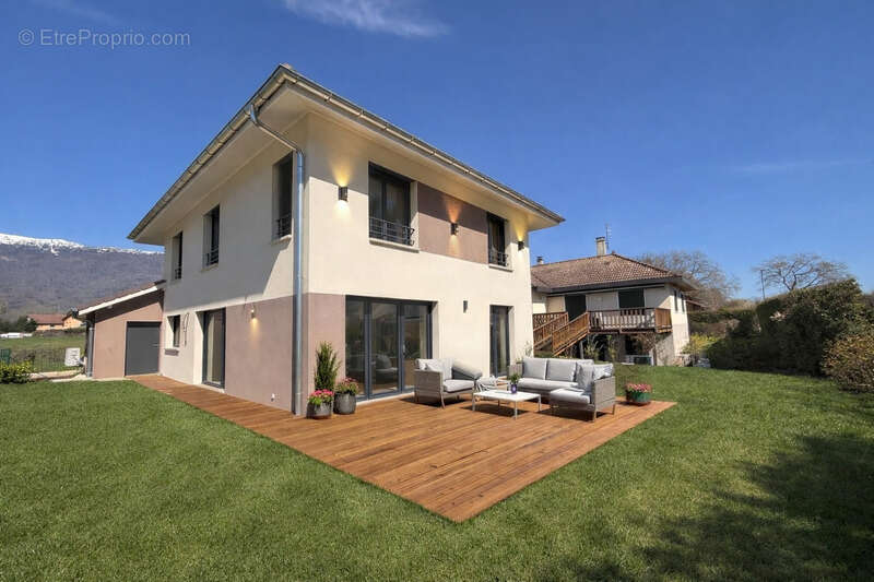 Maison à SAINT-GENIS-POUILLY