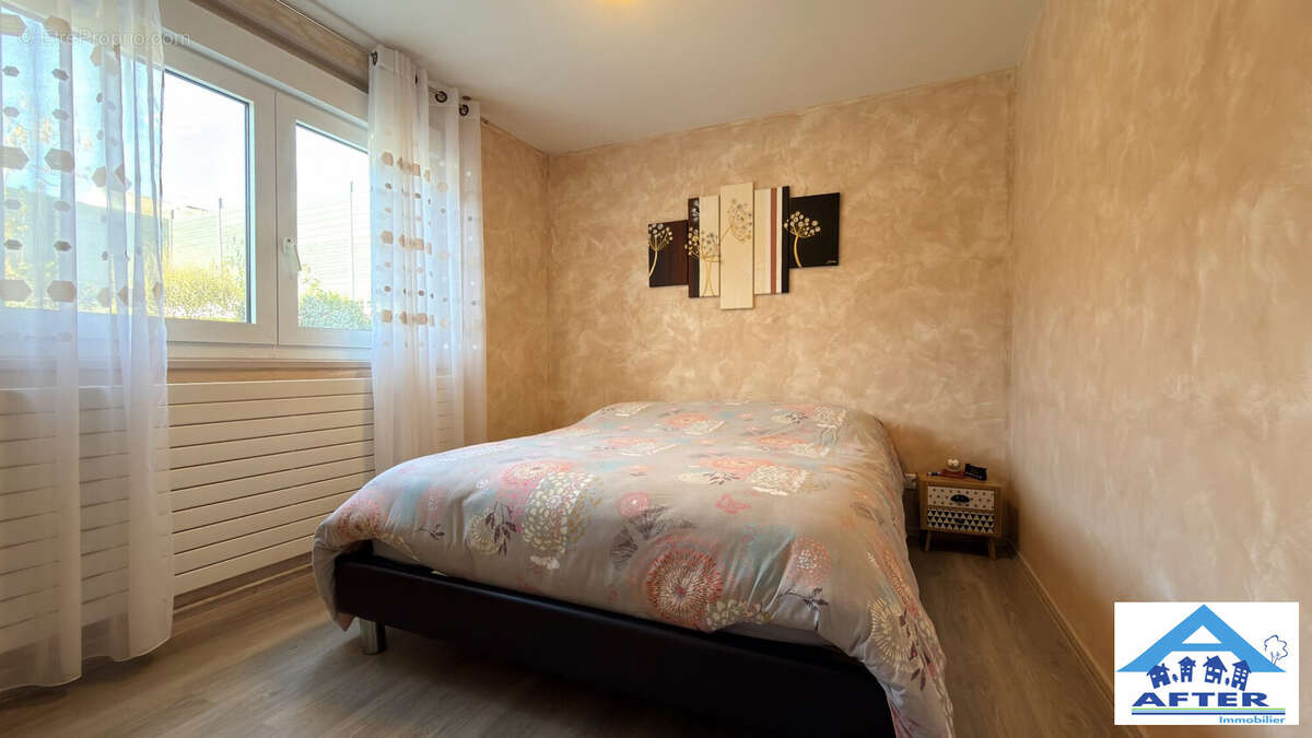 chambre rez-de-chaussée de jardin - Maison à VARANGEVILLE