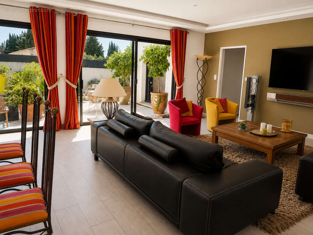 Villa contemporaine 4 faces avec piscine, grand séjour et garage - photo 5