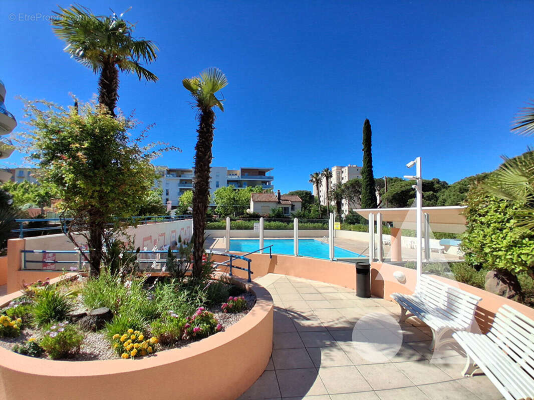 Fréjus plage  t1 bis avec coin nuit, piscine, parking - photo 9