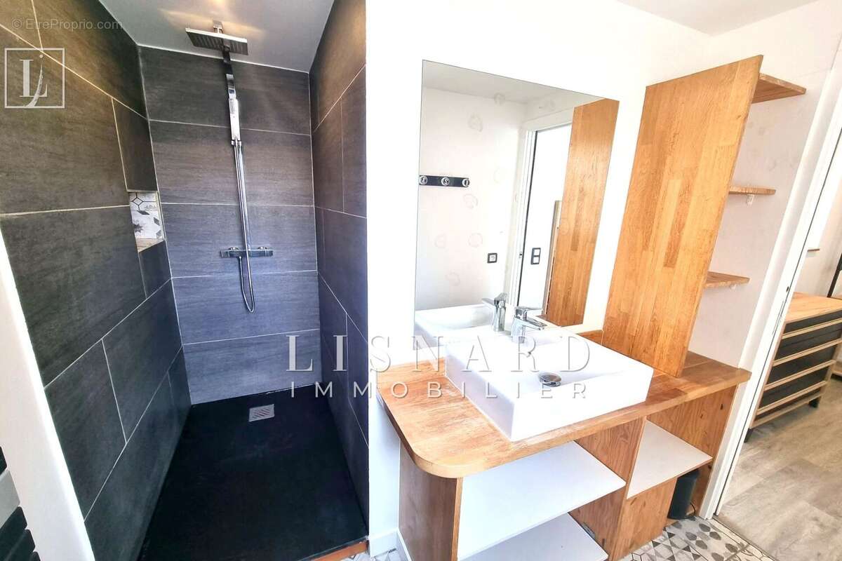 Appartement à VALLAURIS