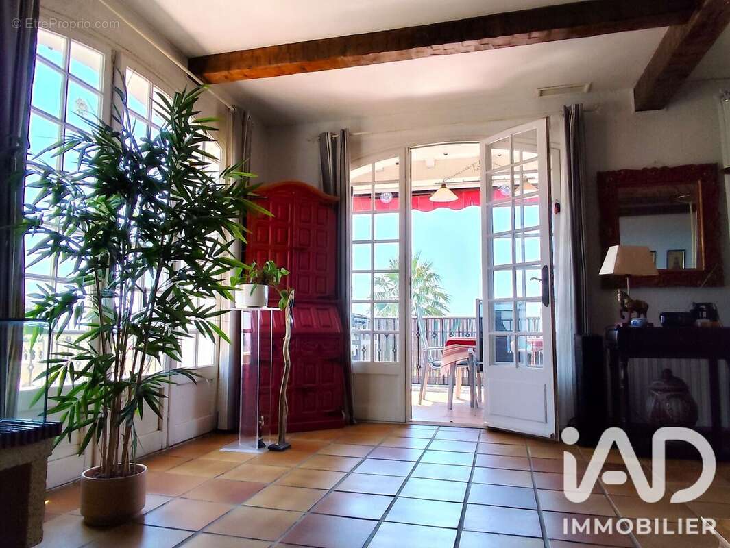 Maison 230 m² à Hyeres  - photo 3
