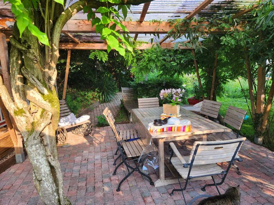 Maison à AINAY-LE-CHATEAU