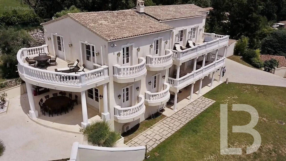 Maison à TOURRETTES-SUR-LOUP