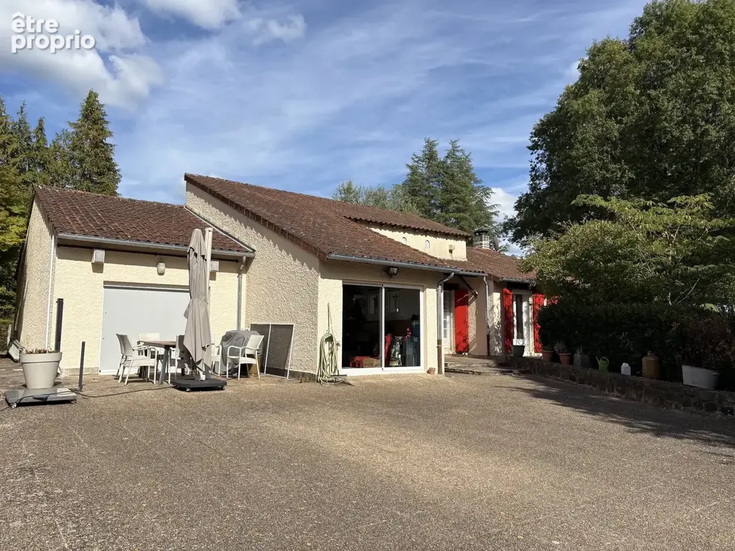 Château-Chervix : Maison de plain-pied avec 3 chambres sur un terrain clos de 6 964 m2 - photo 2