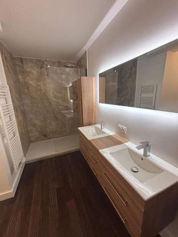 Appartement à SAINT-MAUR-DES-FOSSES