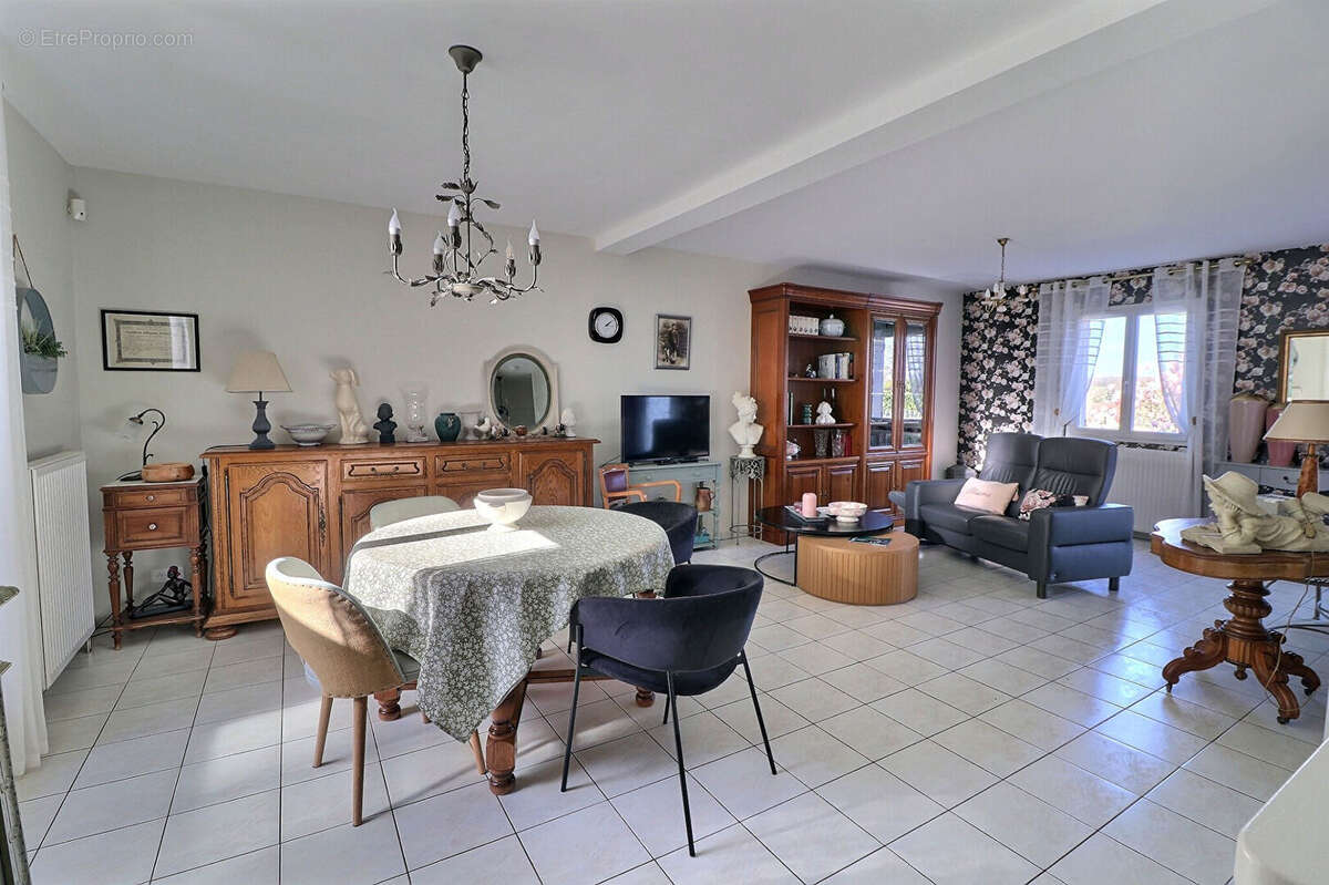Maison à EPERNON
