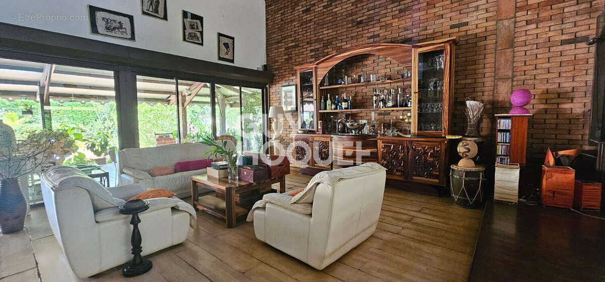 Maison à REMIRE-MONTJOLY