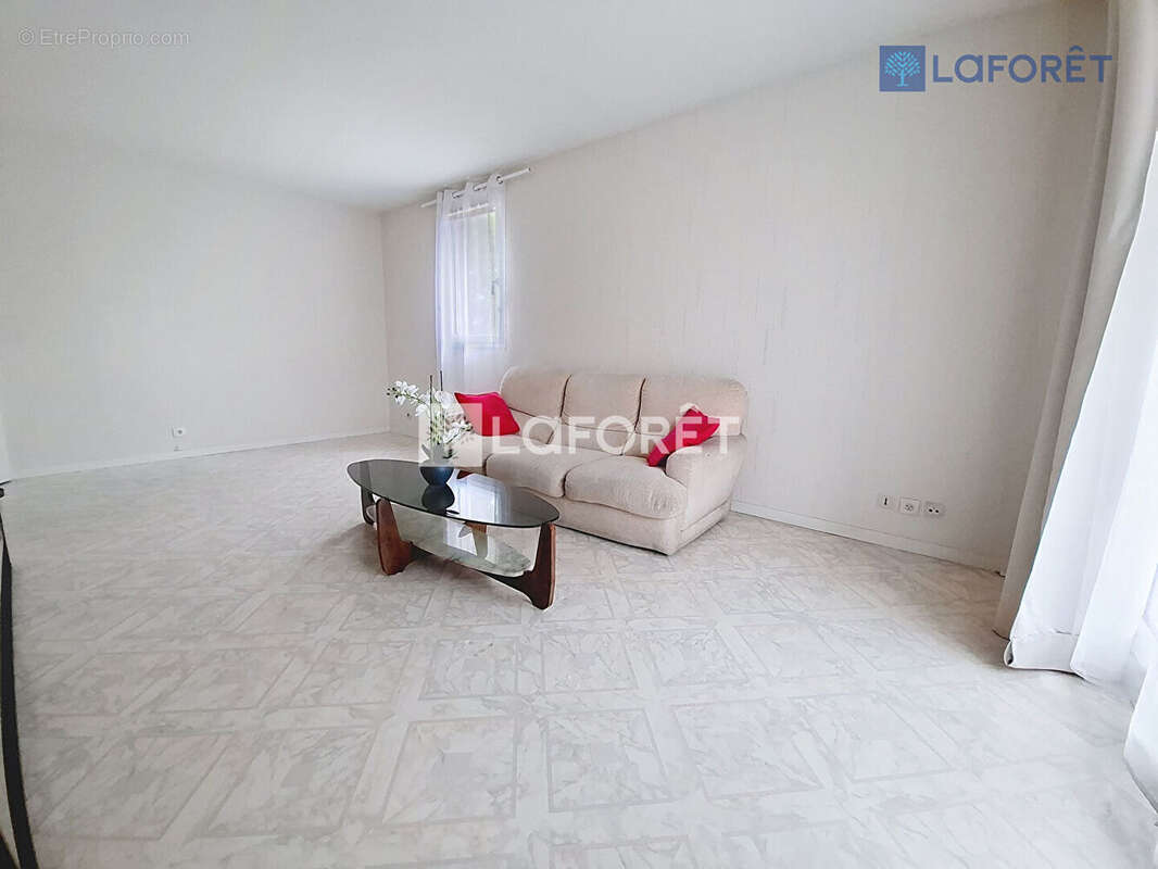 Appartement à SAINT-THIBAULT-DES-VIGNES