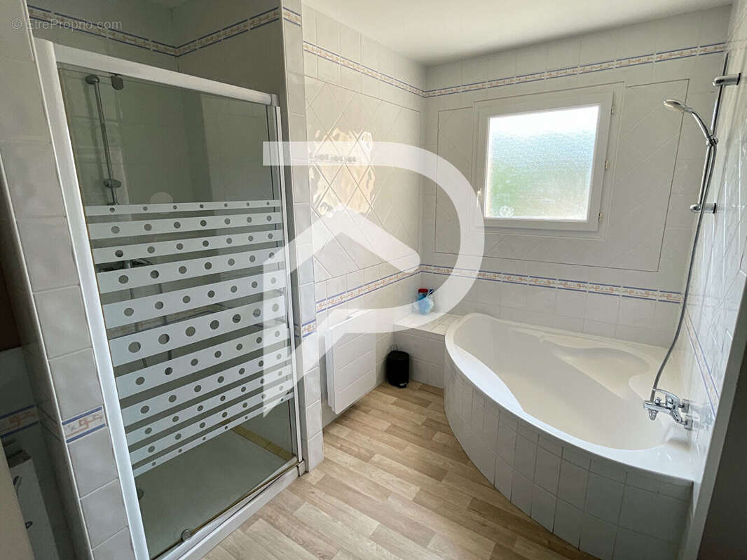 Maison à SAINT-FRONT-DE-PRADOUX