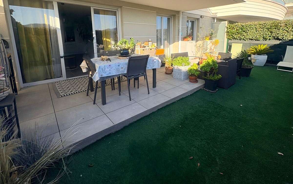 Appartement à PUGET-SUR-ARGENS