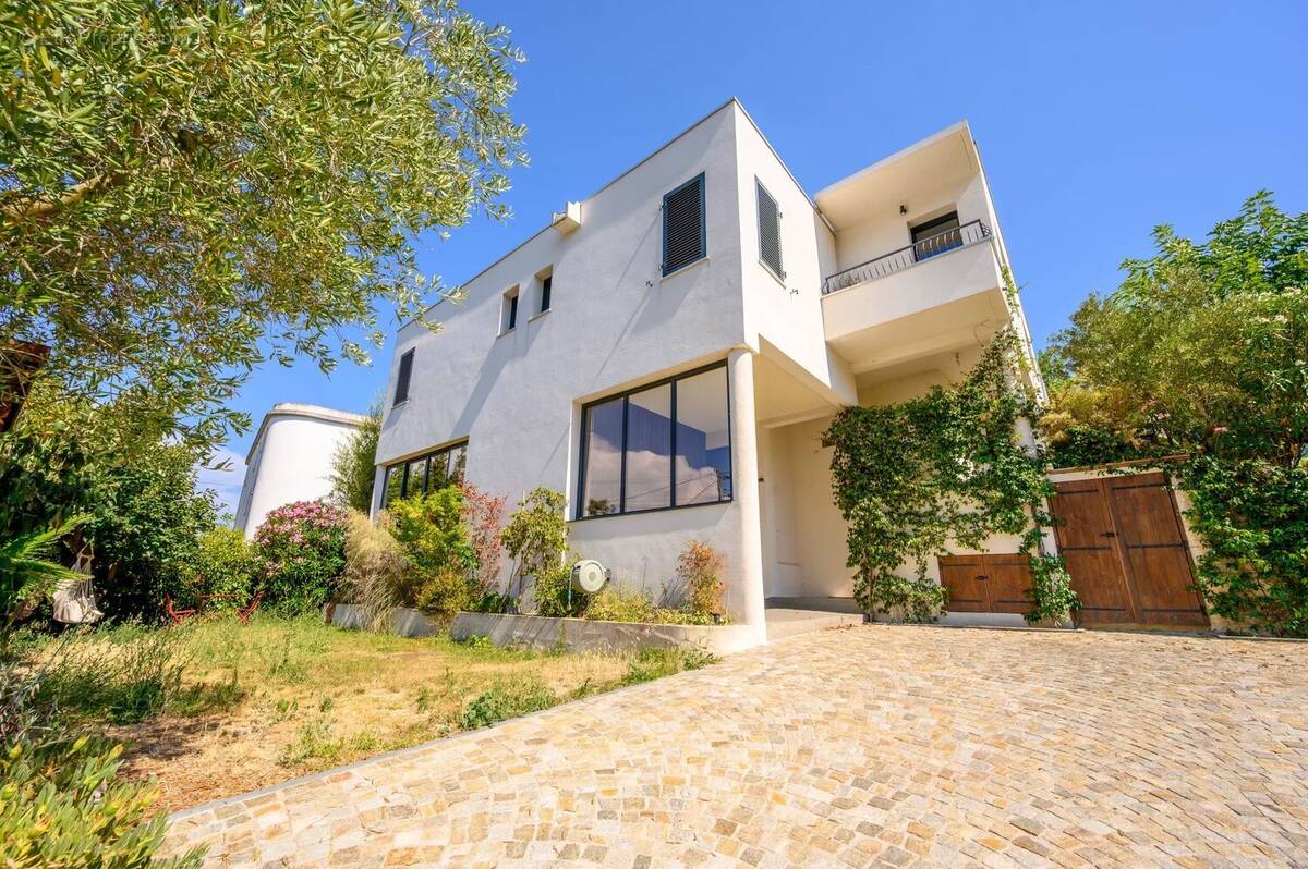 Maison à VALLAURIS