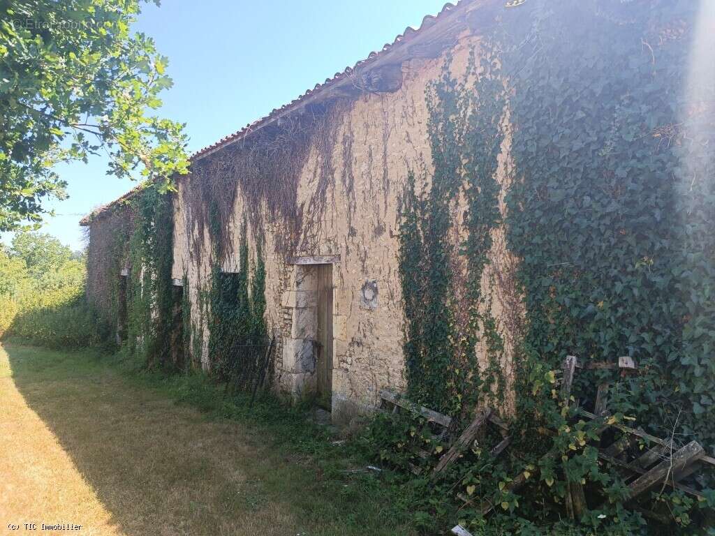 Superbe Longère avec Piscine, Belles Vues, Annexe et Dépendances - photo 35