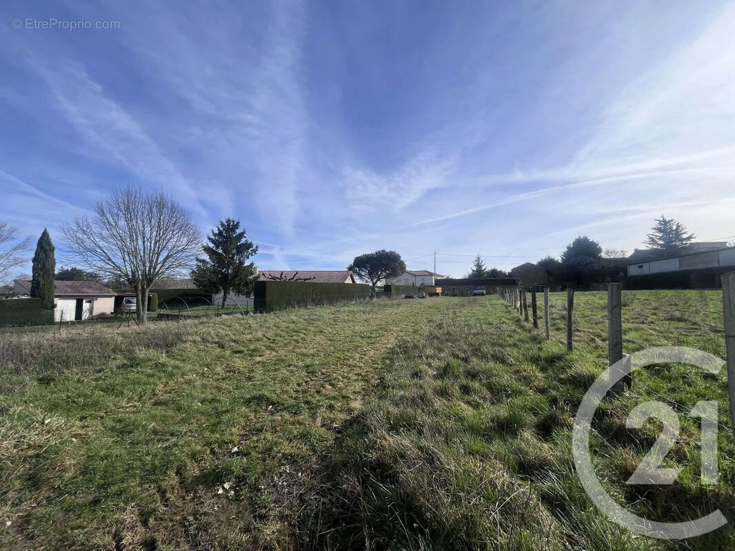 Terrain à BOGY