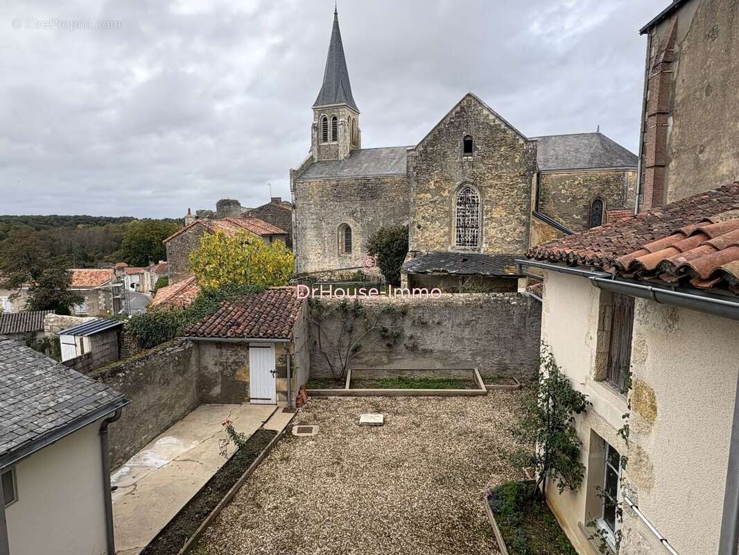 Maison 120 m² à Gencay  - photo 11