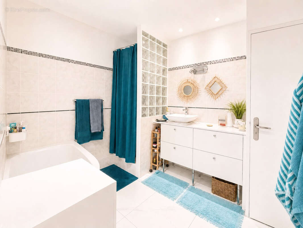 Appartement à MARSEILLE-6E