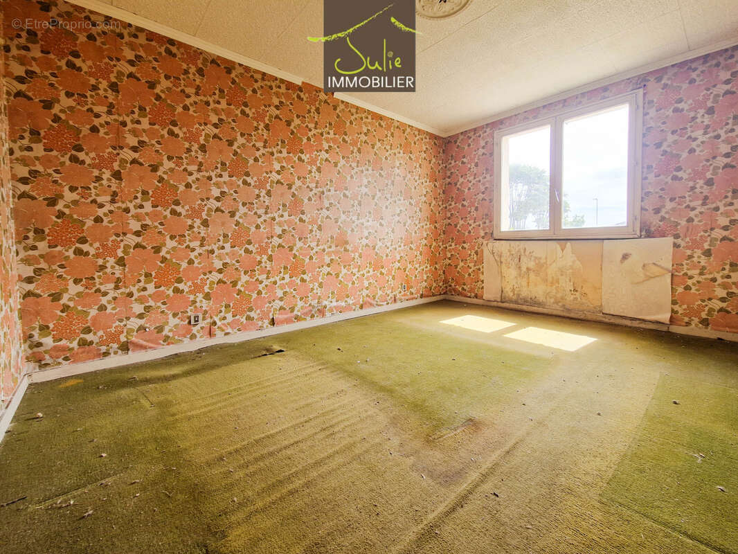 Maison a renover a bressuire proche des commerces - photo 9