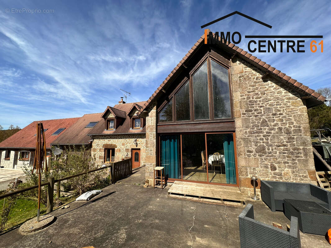 Maison d'architecte 5 chambres et un gîte de 64m2 sur un terrain de 5527m2 arboré. - photo 37
