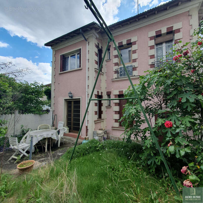 Maison à VILLE-D'AVRAY
