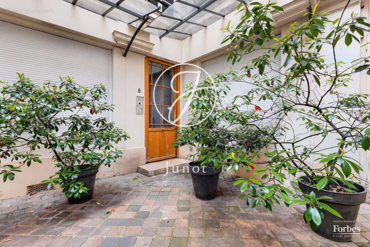 Paris 1er - SAINT-HONORÉ - Appartement à vendre - 2 pièces - 39,46m² Carrez - 1 chambre - photo 11