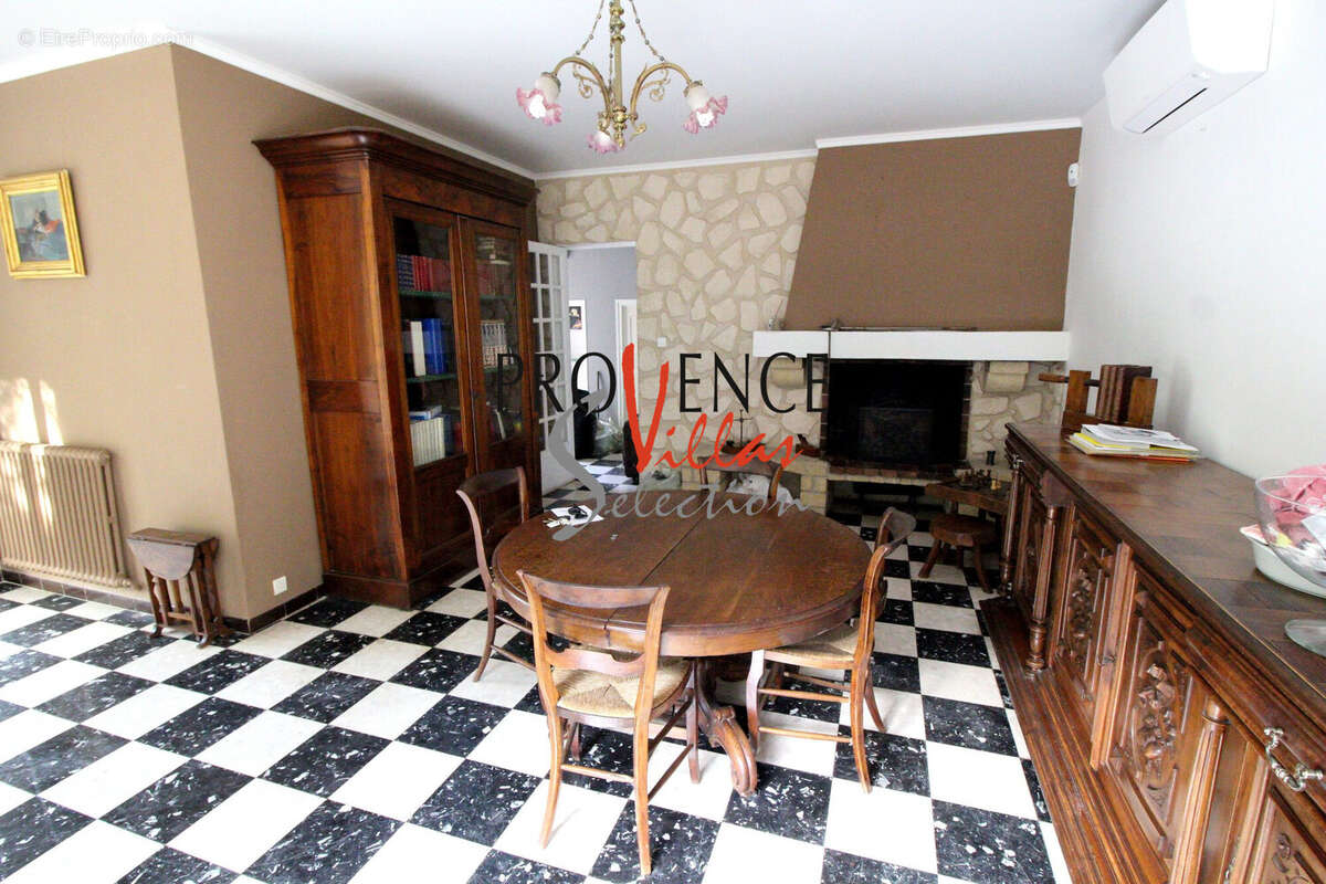 Maison à BAGNOLS-SUR-CEZE