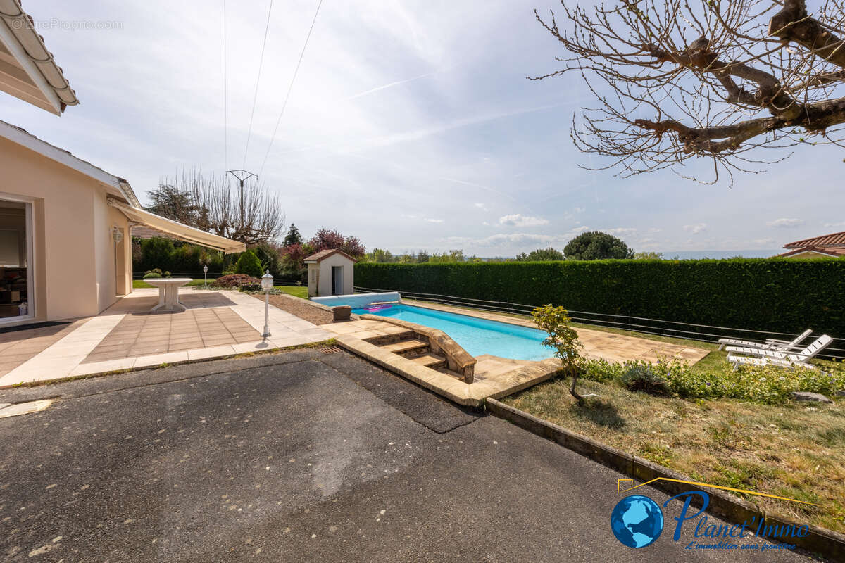 Maison à SAINT-BONNET-LES-OULES