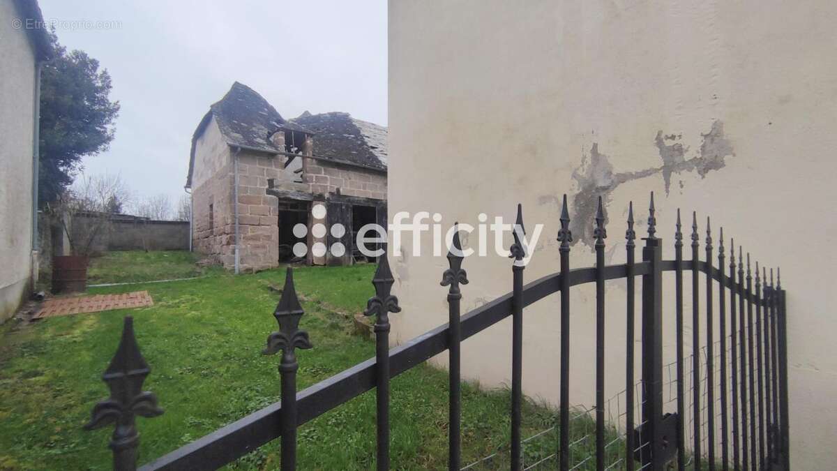 Maison à OBJAT