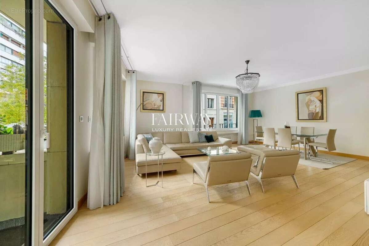 Appartement à PARIS-8E