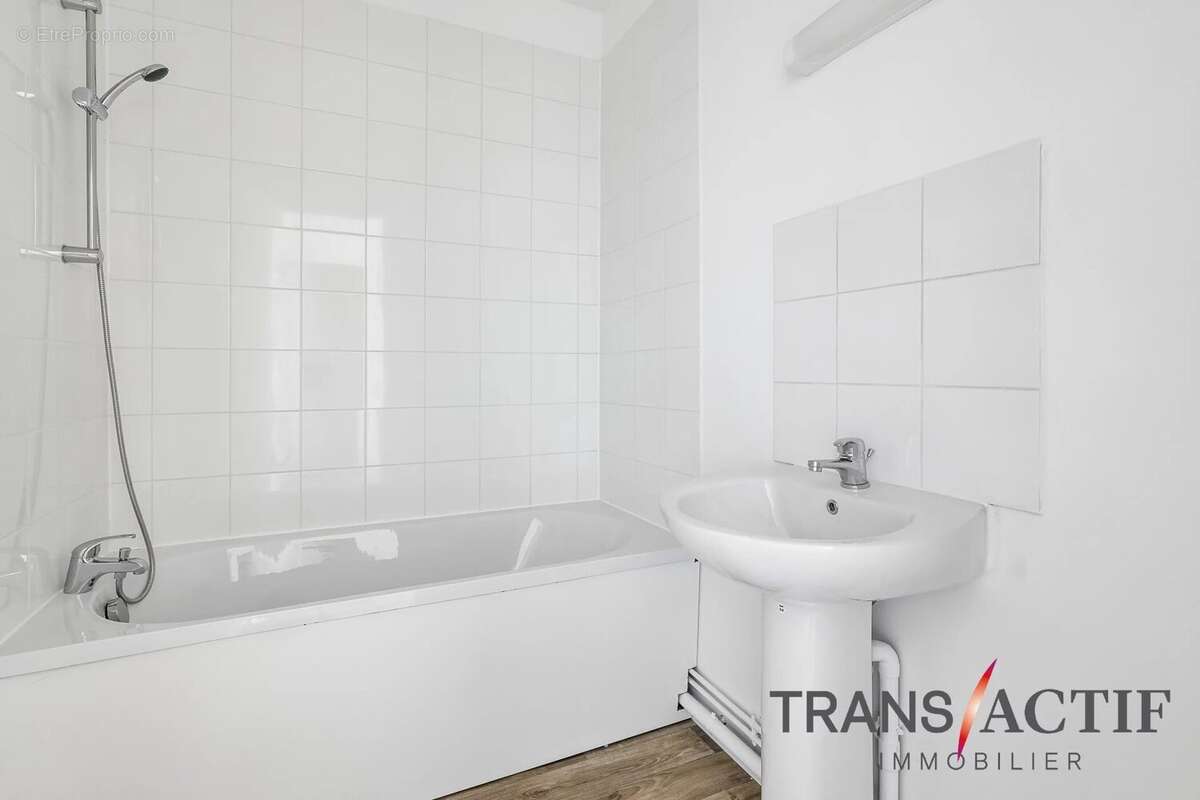 À vendre – Superbe 4 pièces de 77 m² avec balcon, box et cave - photo 9