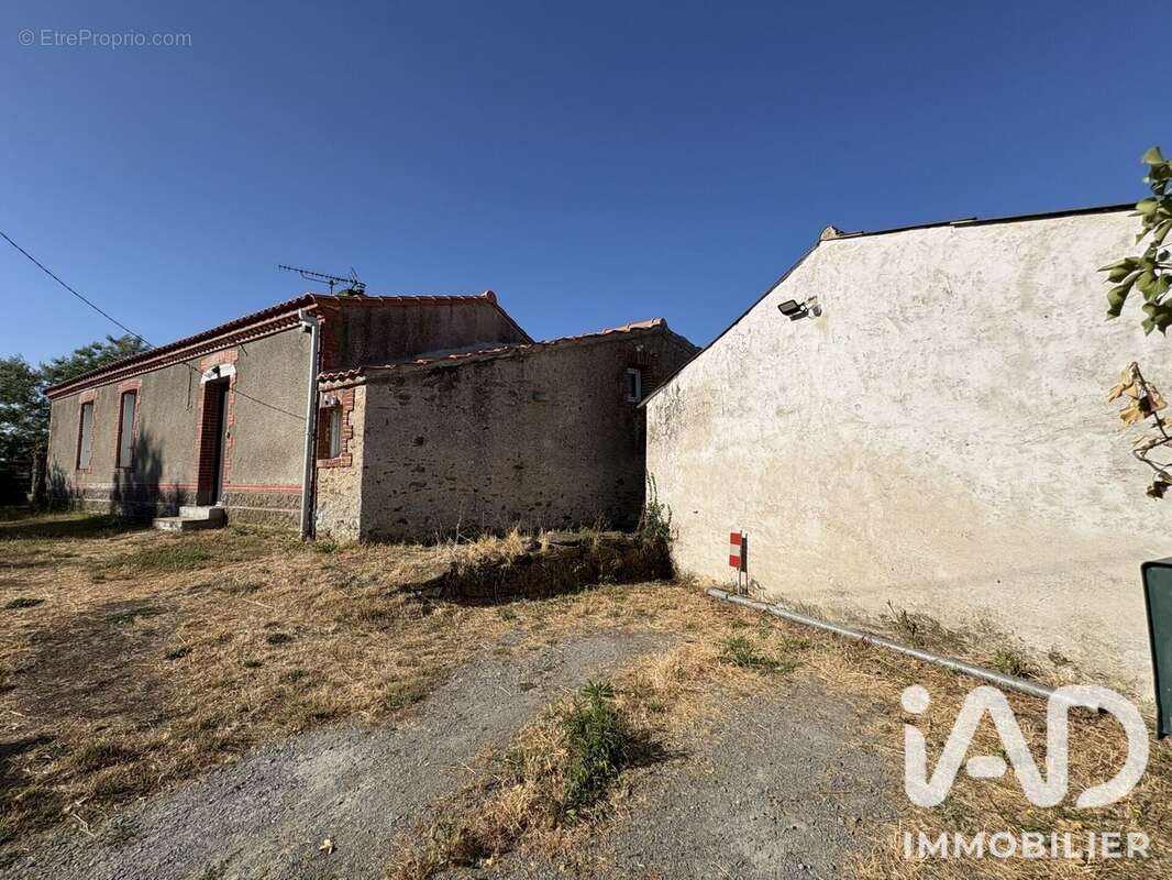 Maison 77 m² à Rouans  - photo 2