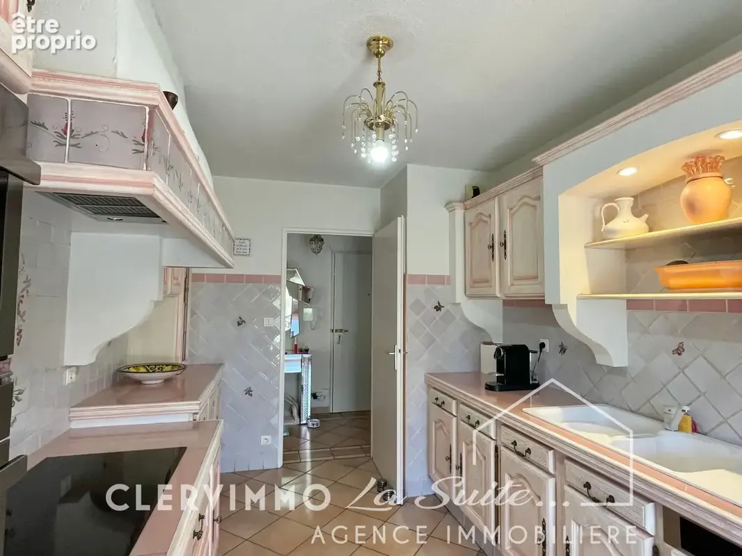 Dernier etage - 115 m2 - un exterieur d'exception de 110 m2 - aubagne - photo 8