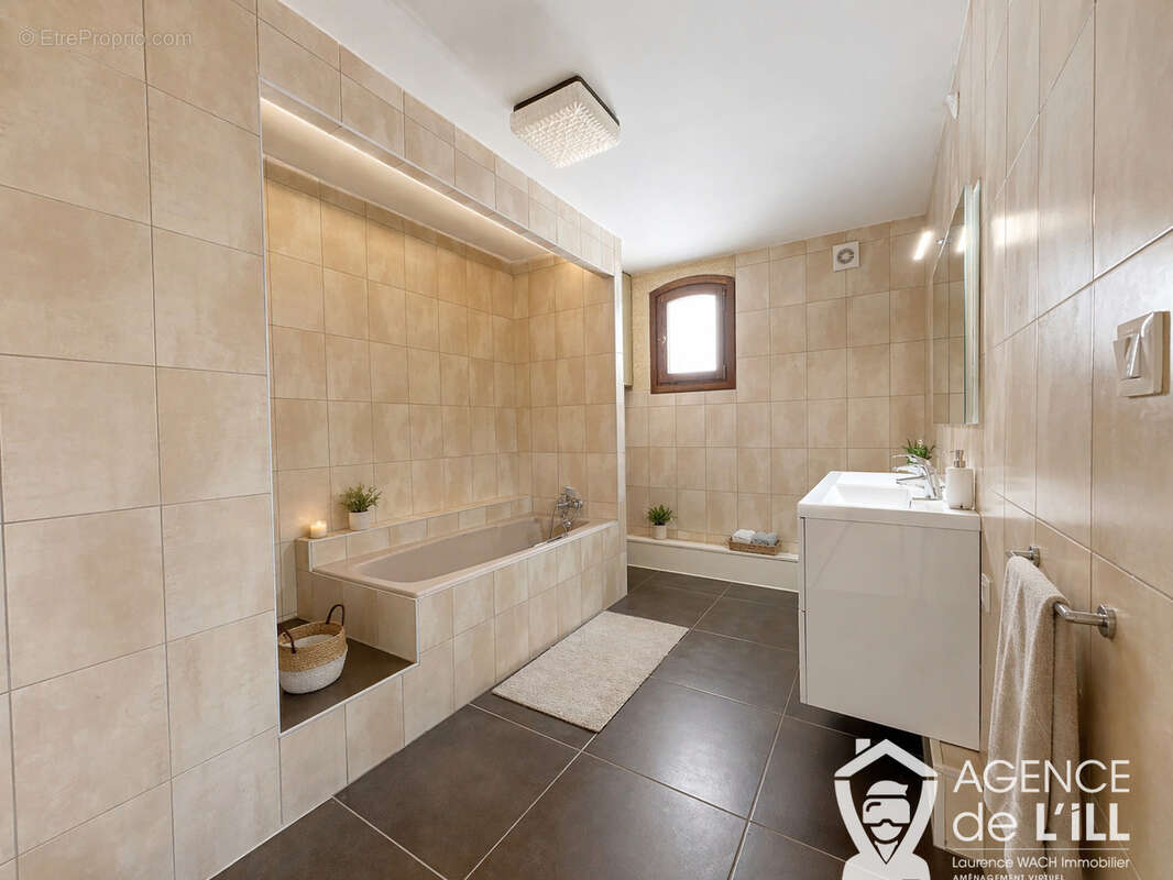 Appartement 4 pièces 117 m2   Centre-ville de Benfeld - photo 7