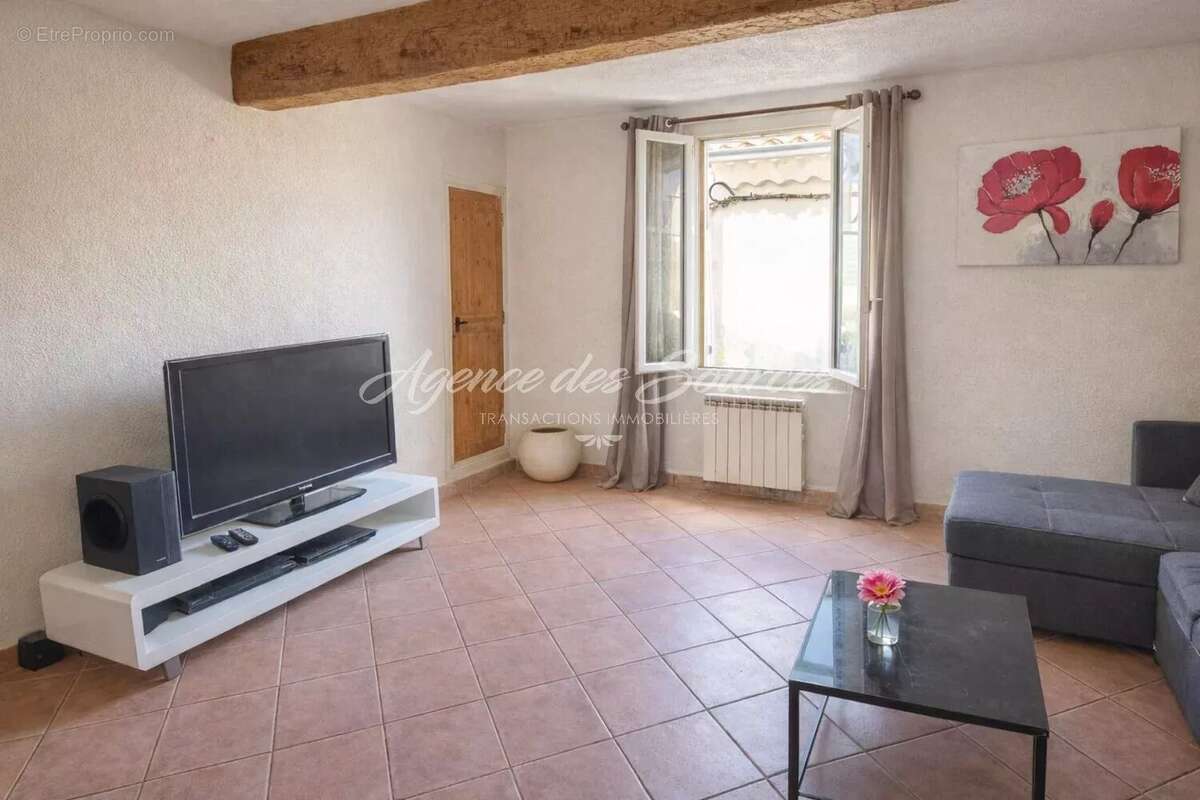 Appartement à VARAGES