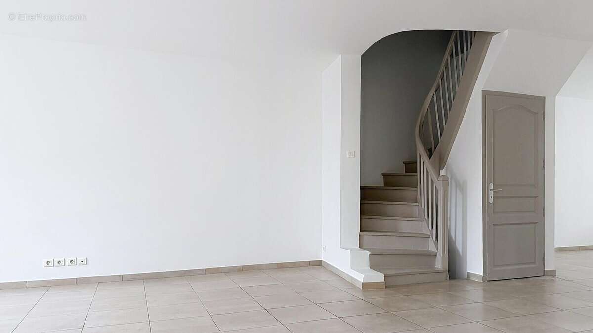 Appartement 250 m² à Libourne  - photo 4