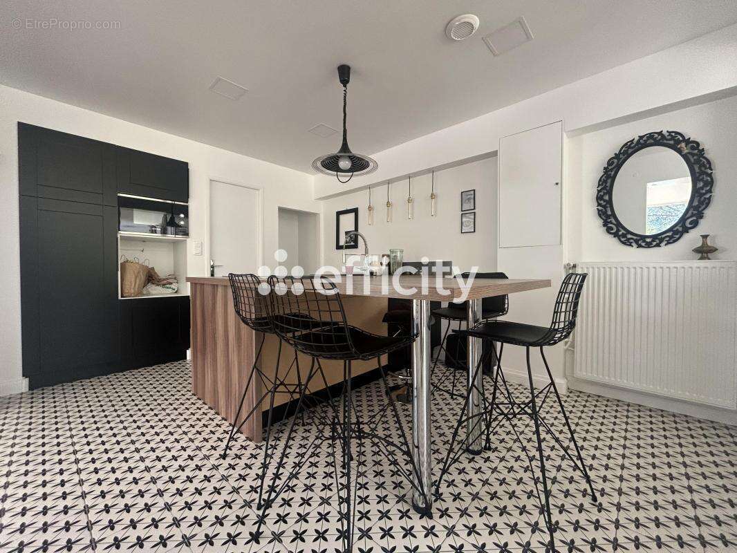 Maison à COMMELLE-VERNAY