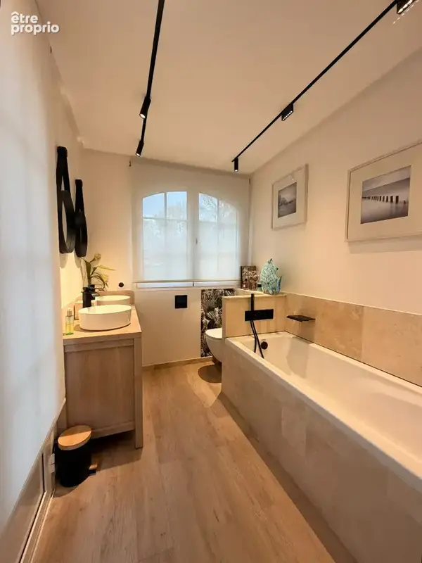 Maison de 220 m2 avec 6 pièces -2 dépendances et une piscine. - photo 7
