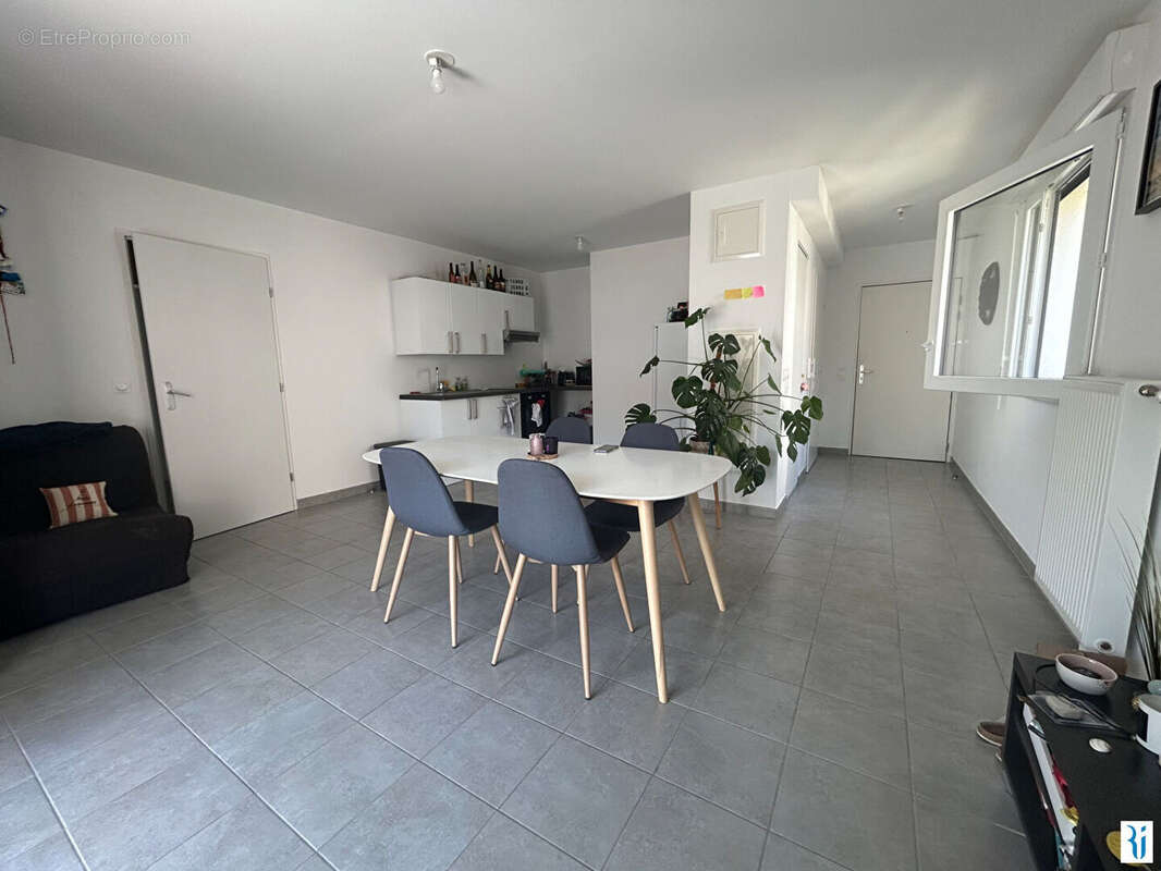 A vendre secteur Docks appartement F3 avec balcon et parking. - photo 5