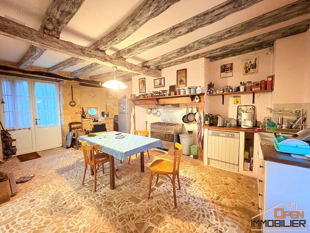 Maison à NADAILLAC-DE-ROUGE