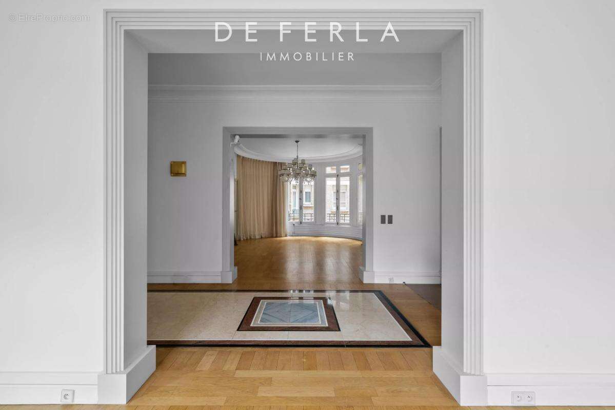 Appartement à PARIS-16E