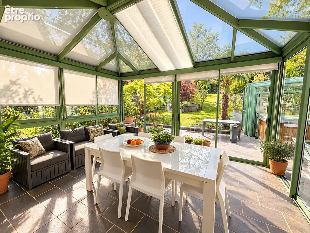 Royat - Maison avec panorama, jardin, terrasses et spa / 7 Pièces principales / 185 m² / Parcelle 942 m² - photo 15