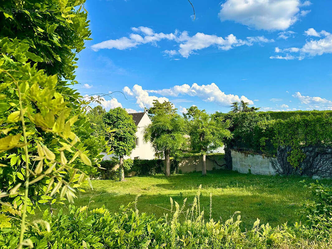 Maison à LE MESNIL-LE-ROI