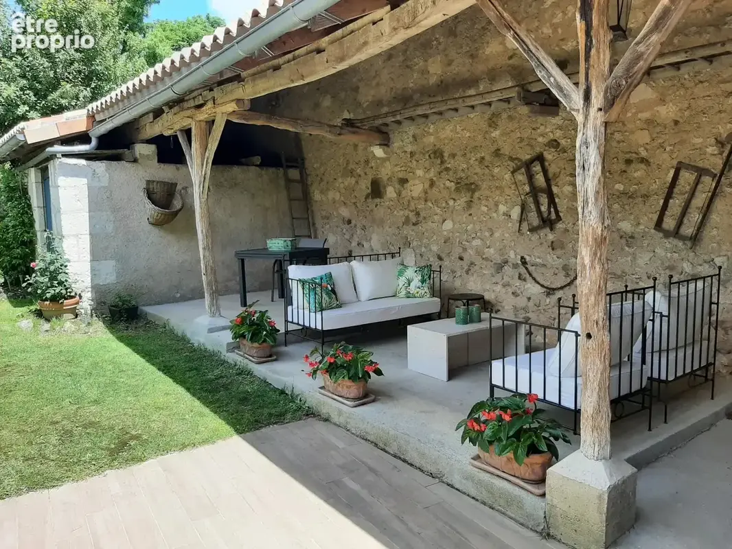 Charmante maison de village rénovée avec magnifique espace de vie extérieur et jardin clos - photo 15