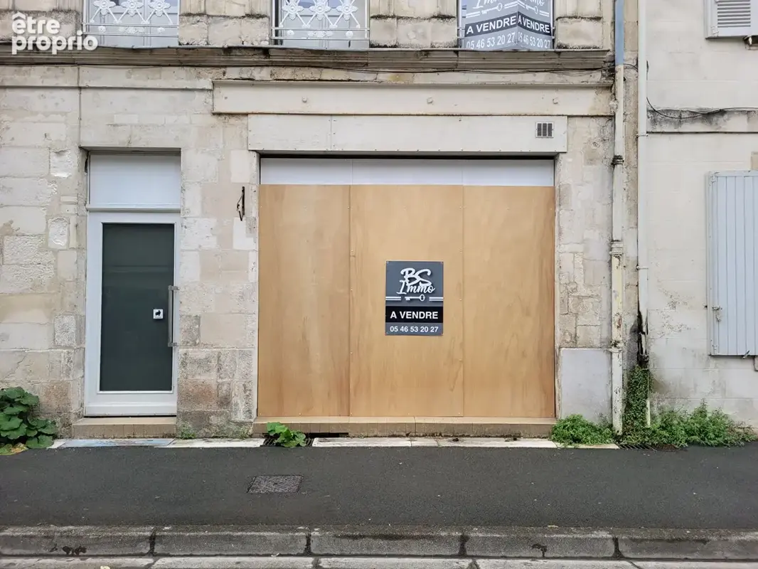 ROCHEFORT hyper centre ville - local de 35.50 m² divisé en 2 espaces - photo 6