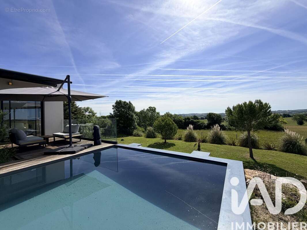 Maison 166 m² à L'isle-Jourdain  - photo 4