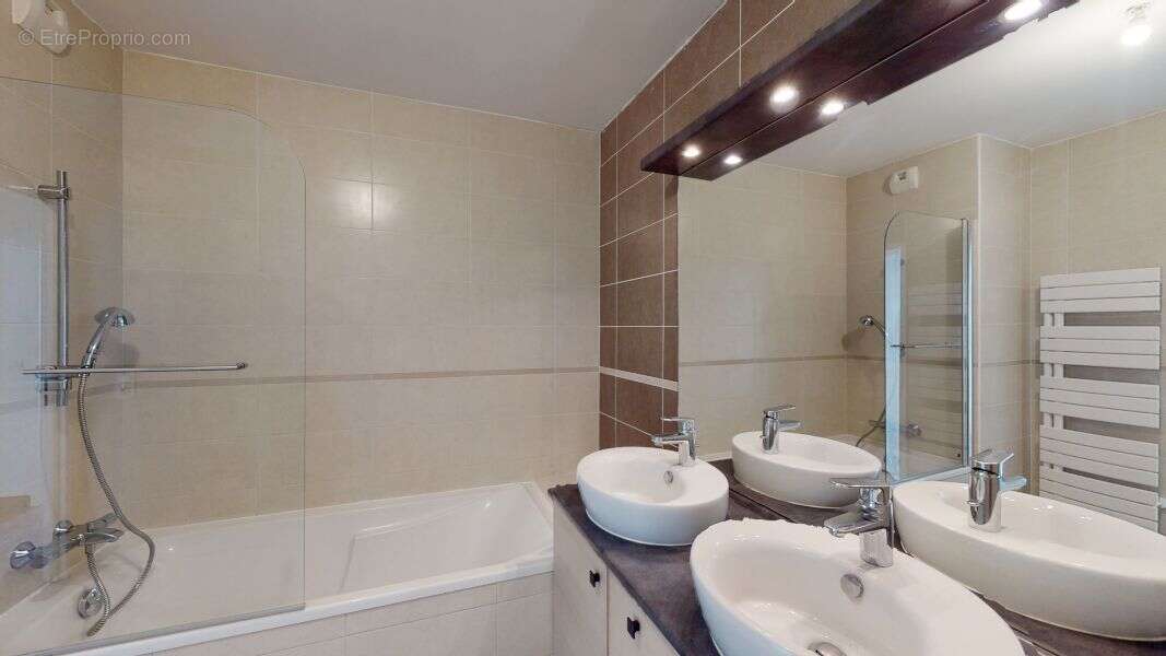 Appartement à MARSEILLE-4E