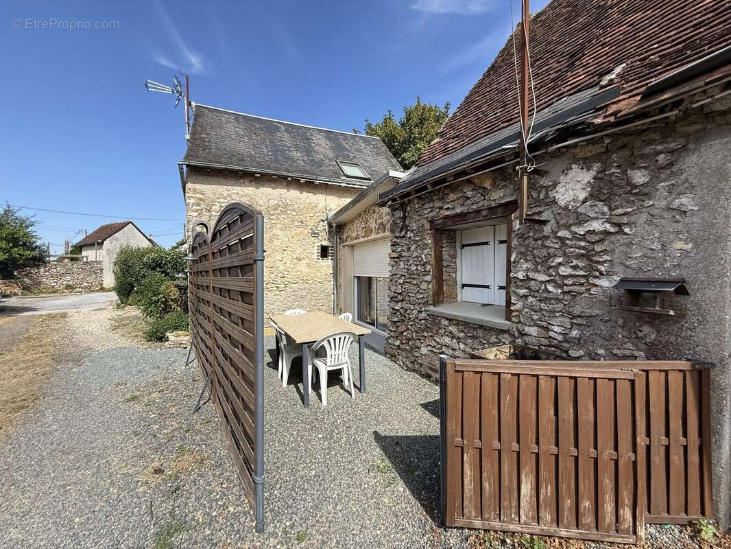 Maison 279 m² à Esvres  - photo 2