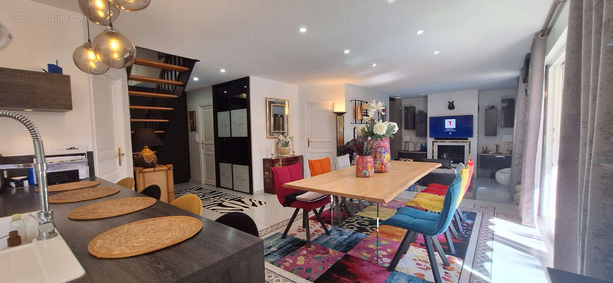 Maison 163m2 environ, 6 chambres,terrain de 1027 m2 arbore, avec sa piscine sans vis a vis. coup de coeur - photo 16