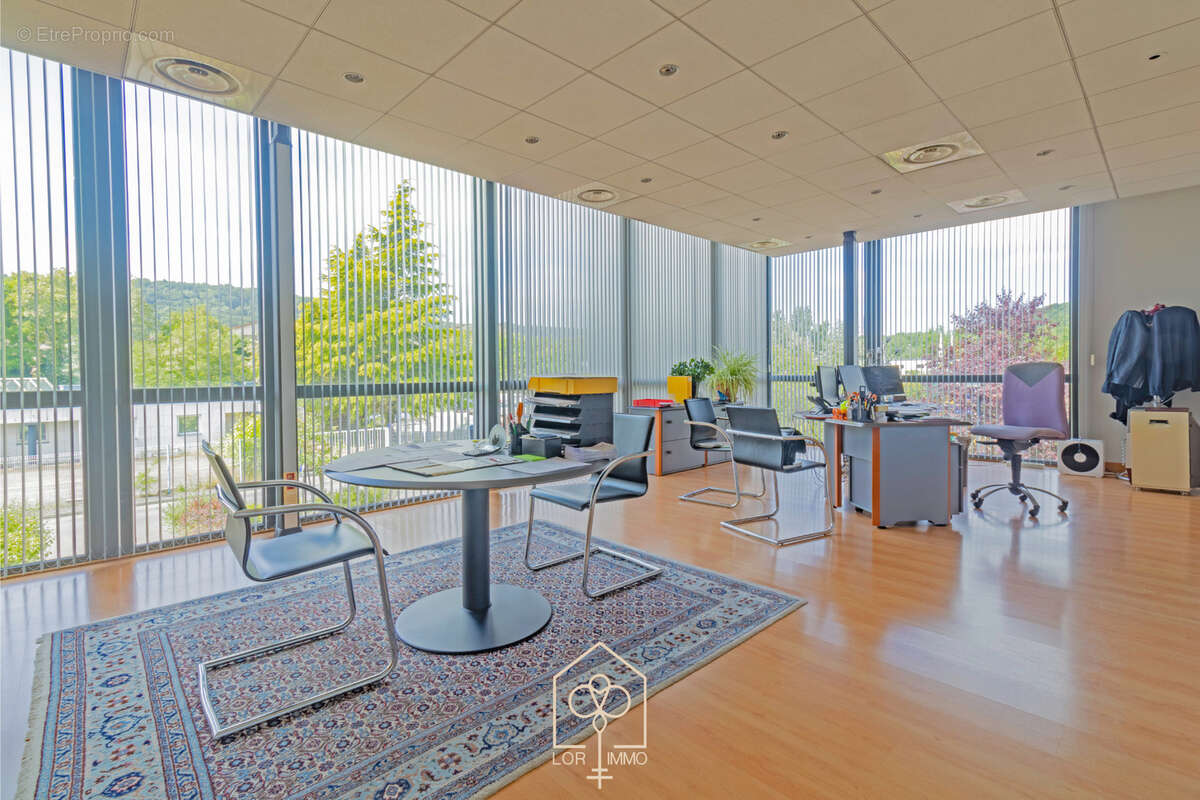 Commerce à CUSTINES