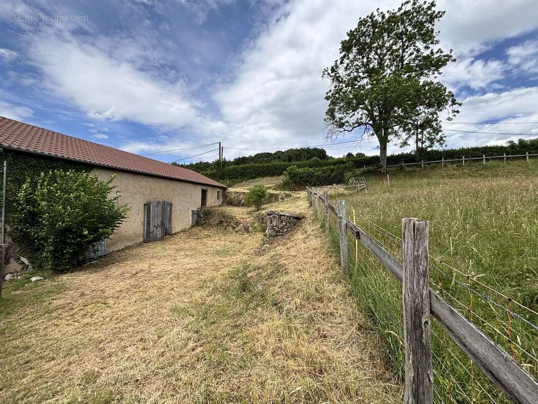 Maison 118 m² à Saint-Bonnet-Des-Bruyeres  - photo 5