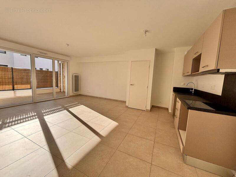 Appartement à VIC-LA-GARDIOLE